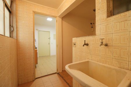 Apartamento à venda com 82m², 3 quartos e 2 vagas Apartamento à venda com 82m², 3 quartos e 2 vagasCozinha e Área de Serviço