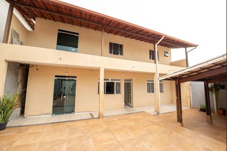Casa à venda com 243m², 3 quartos e 2 vagasQuintal