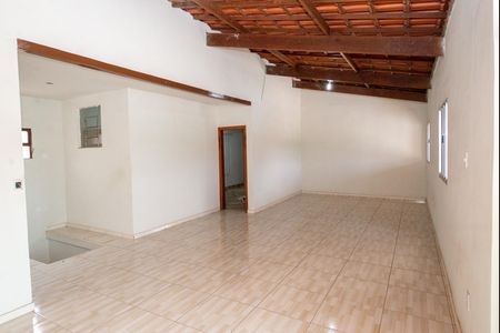 Casa à venda com 243m², 3 quartos e 2 vagassalao