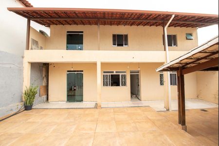 Casa à venda com 243m², 3 quartos e 2 vagasQuintal