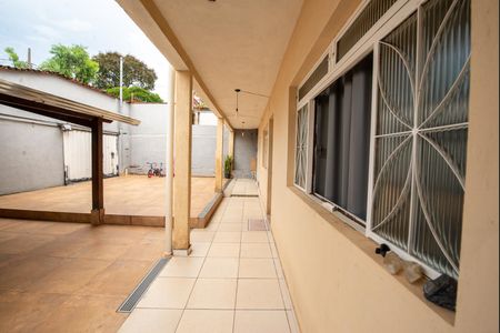 Casa à venda com 243m², 3 quartos e 2 vagasQuintal