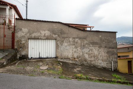 Casa à venda com 243m², 3 quartos e 2 vagasFachada 