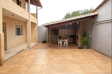 Casa à venda com 243m², 3 quartos e 2 vagasQuintal
