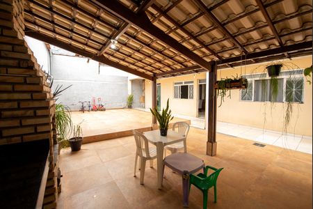 Casa à venda com 243m², 3 quartos e 2 vagasChurrasqueira