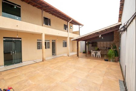 Casa à venda com 243m², 3 quartos e 2 vagasQuintal