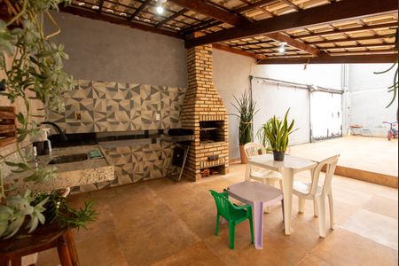 Casa à venda com 243m², 3 quartos e 2 vagasChurrasqueira