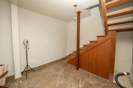 Casa à venda com 243m², 3 quartos e 2 vagasEscada