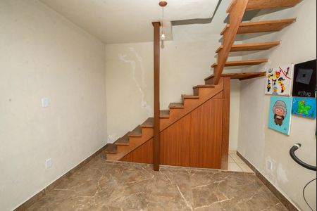 Casa à venda com 243m², 3 quartos e 2 vagasEscada