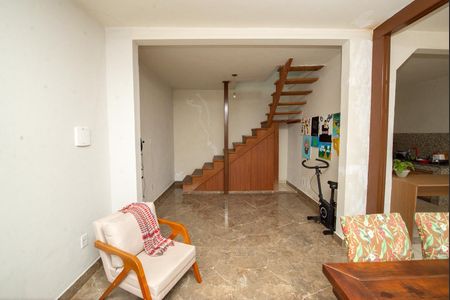 Sala de casa à venda com 3 quartos, 243m² em Santa Helena (barreiro), Belo Horizonte