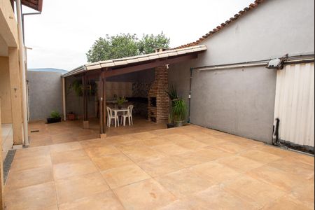 Casa à venda com 243m², 3 quartos e 2 vagasQuintal