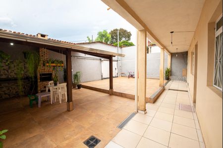 Casa à venda com 243m², 3 quartos e 2 vagasQuintal