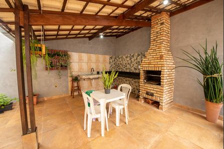 Casa à venda com 243m², 3 quartos e 2 vagasÁrea comum - Churrasqueira