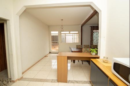 Casa à venda com 243m², 3 quartos e 2 vagasCozinha