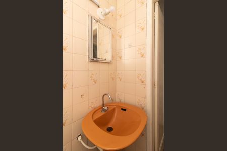 Banheiro de apartamento para alugar com 1 quarto, 30m² em Santo Antônio, Porto Alegre