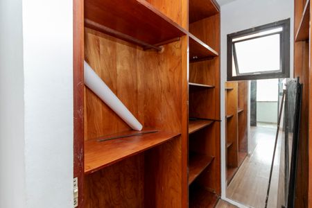 Apartamento para alugar com 79m², 2 quartos e 1 vaga Apartamento para alugar com 79m², 2 quartos e 1 vagaCloset da Suíte