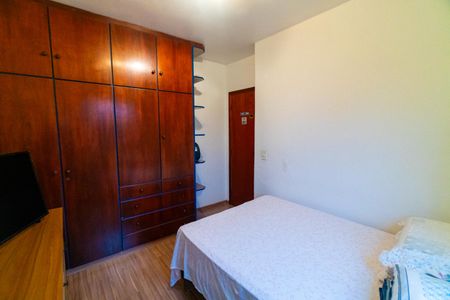 Casa à venda com 195m², 3 quartos e 4 vagas Casa à venda com 195m², 3 quartos e 4 vagasQuarto 2