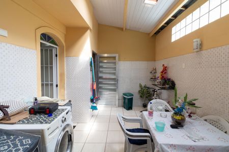 Casa à venda com 120m², 2 quartos e 1 vagaÁrea de Serviço