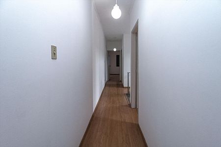 Casa para alugar com 200m², 3 quartos e 2 vagas Casa para alugar com 200m², 3 quartos e 2 vagascorredor para os cômodos