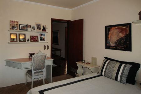 Casa à venda com 640m², 5 quartos e 4 vagasQuarto 2