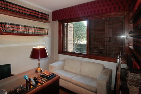 Casa à venda com 640m², 5 quartos e 4 vagasEscritório