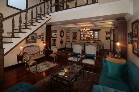 Sala de casa à venda com 5 quartos, 640m² em Três Figueiras, Porto Alegre