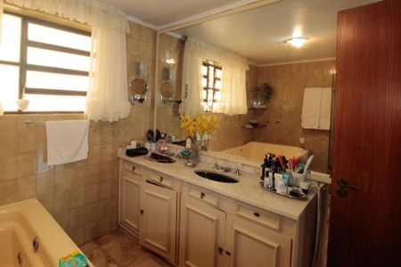 Casa à venda com 640m², 5 quartos e 4 vagasBanheiro da Suíte 