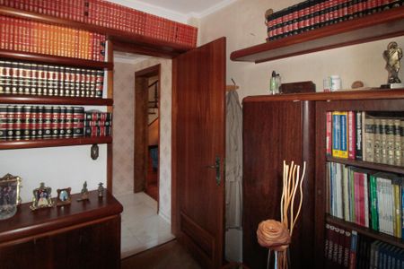 Casa à venda com 640m², 5 quartos e 4 vagasEscritório