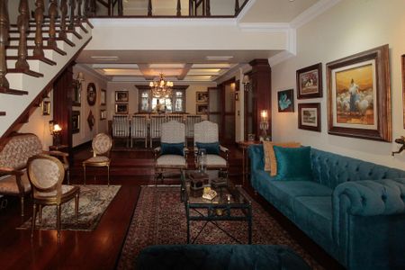 Casa à venda com 640m², 5 quartos e 4 vagasSala