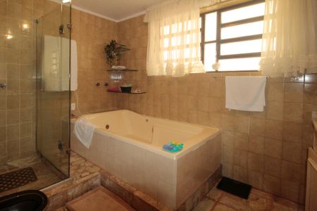 Casa à venda com 640m², 5 quartos e 4 vagasBanheiro da Suíte 