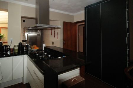 Casa à venda com 640m², 5 quartos e 4 vagasCozinha