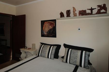 Casa à venda com 640m², 5 quartos e 4 vagasQuarto 2