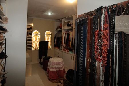 Casa à venda com 640m², 5 quartos e 4 vagasCloset da suíte 