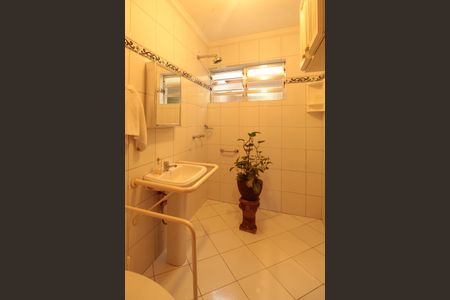 Casa à venda com 640m², 5 quartos e 4 vagasBanheiro 2