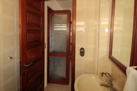 Casa à venda com 640m², 5 quartos e 4 vagasBanheiro 1