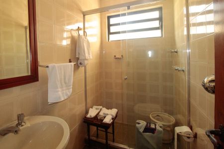 Casa à venda com 640m², 5 quartos e 4 vagasBanheiro 1