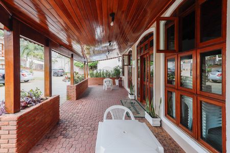 Casa à venda com 180m², 3 quartos e 2 vagas Casa à venda com 180m², 3 quartos e 2 vagasÁrea comum - Salão de festas