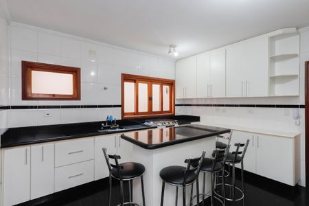 Casa à venda com 180m², 3 quartos e 2 vagas Casa à venda com 180m², 3 quartos e 2 vagasCozinha