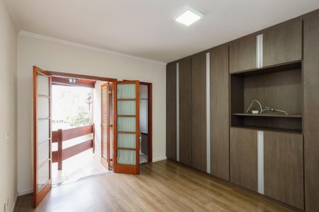 Casa à venda com 180m², 3 quartos e 2 vagas Casa à venda com 180m², 3 quartos e 2 vagasSuíte