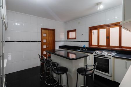 Casa à venda com 180m², 3 quartos e 2 vagas Casa à venda com 180m², 3 quartos e 2 vagasCozinha