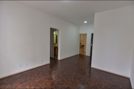 Apartamento para alugar com 66m², 2 quartos e 1 vagaSala