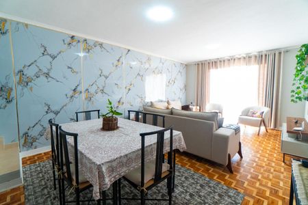 Casa à venda com 158m², 3 quartos e 2 vagas Casa à venda com 158m², 3 quartos e 2 vagasSala