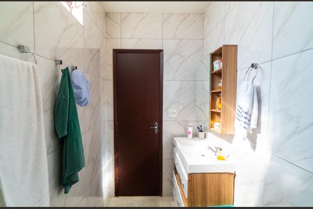 Casa à venda com 158m², 3 quartos e 2 vagas Casa à venda com 158m², 3 quartos e 2 vagasBanheiro Social