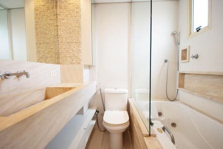 Apartamento à venda com 108m², 2 quartos e 2 vagasBanheiro da Suíte 2