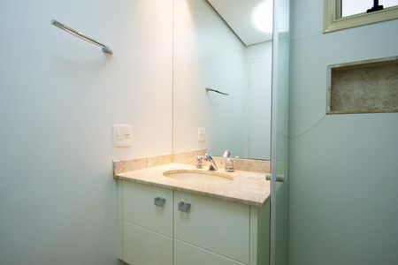 Apartamento à venda com 108m², 2 quartos e 2 vagasBanheiro da Suíte 1