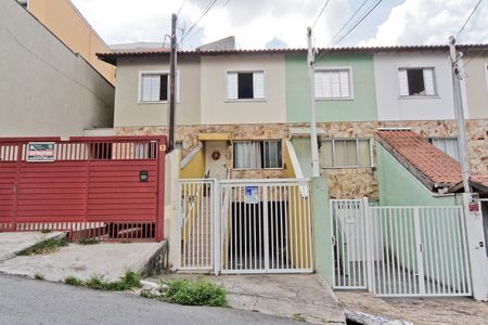 Casa à venda com 100m², 2 quartos e 2 vagas Casa à venda com 100m², 2 quartos e 2 vagasFachada + Placa
