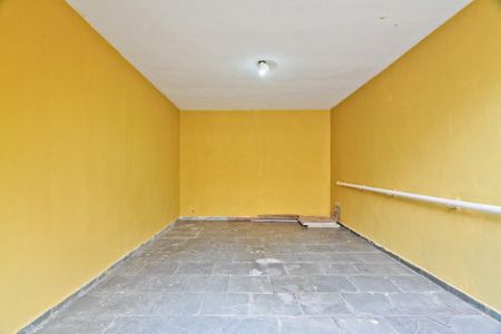 Casa à venda com 100m², 2 quartos e 2 vagas Casa à venda com 100m², 2 quartos e 2 vagasÁrea externa