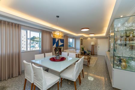 Apartamento para alugar com 140m², 4 quartos e 5 vagasSala