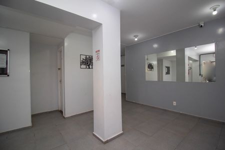 Apartamento à venda com 48m², 2 quartos e sem vaga Apartamento à venda com 48m², 2 quartos e sem vagaHall social