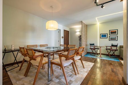 Apartamento à venda com 130m², 3 quartos e 1 vaga Apartamento à venda com 130m², 3 quartos e 1 vagaSala