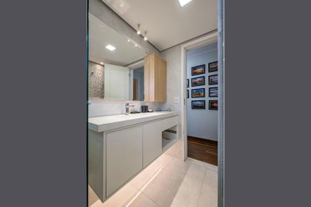 Apartamento à venda com 130m², 3 quartos e 1 vaga Apartamento à venda com 130m², 3 quartos e 1 vagaBanheiro